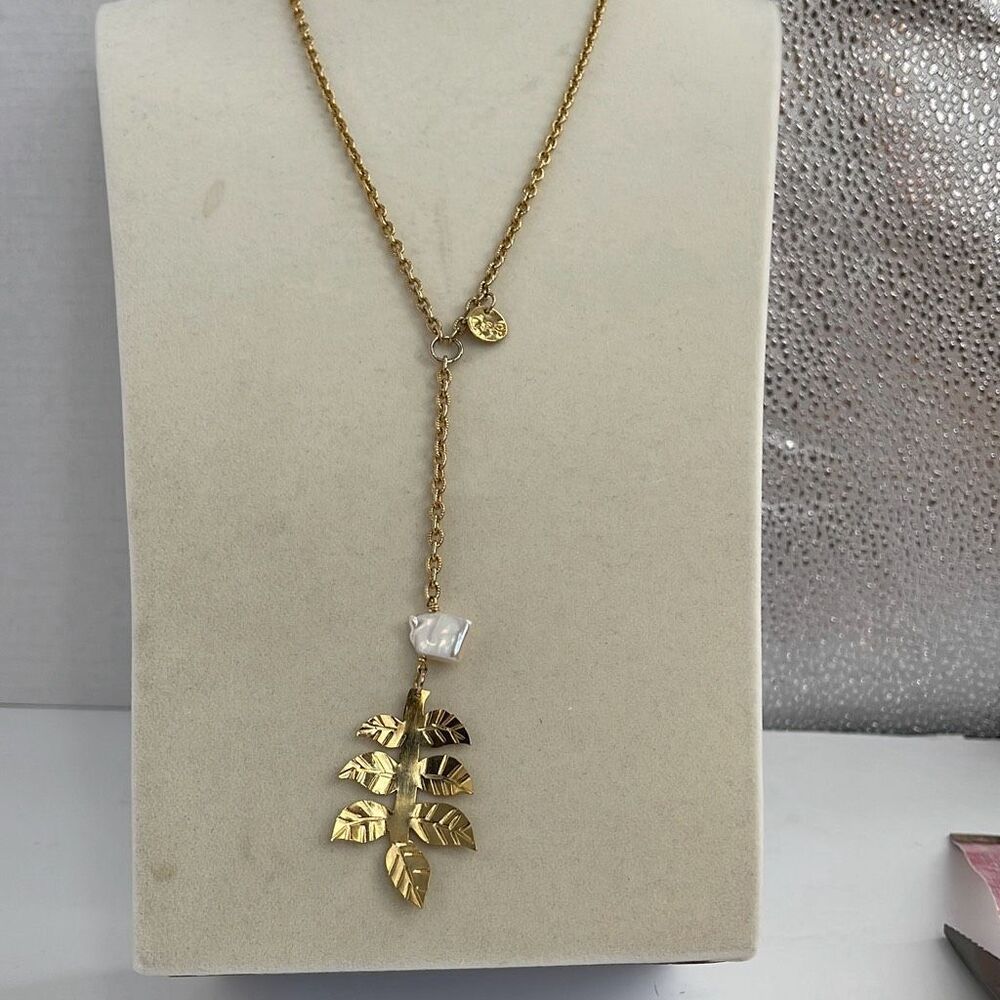 Vintage ZAG freshwater pearl etched leaf Y drop necklace.